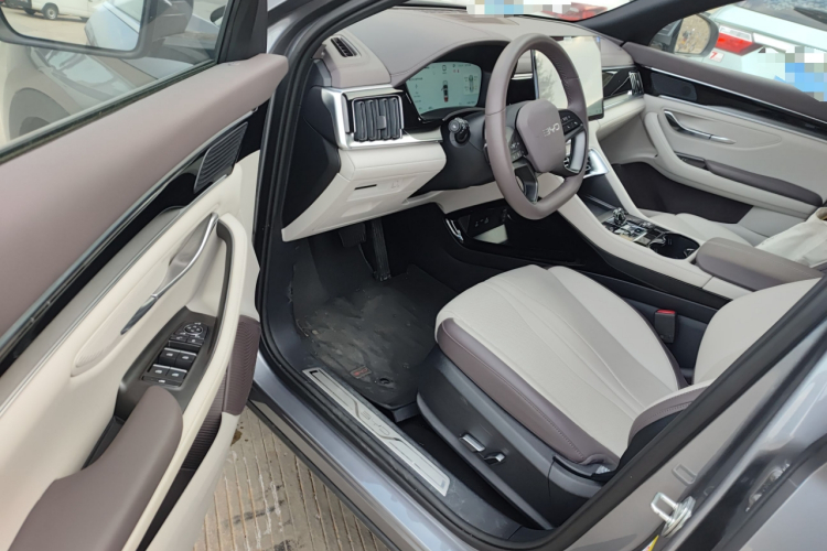 比亚迪 宋PLUS新能源 2025款 EV 智驾版 605km 旗舰型中控内饰20