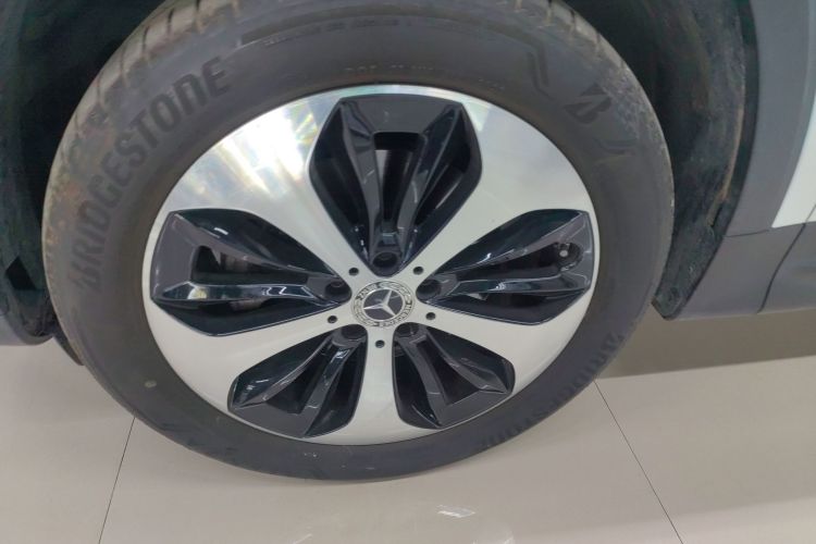 奔驰GLB 2023款 GLB 220 时尚型车身外观6007