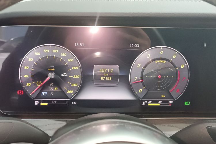 奔驰E级 2020款 改款 E 300 L 运动时尚型局部细节14