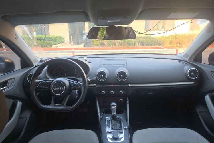 奥迪A3 2018款 30周年年型 Limousine 35 TFSI 进取型中控内饰12