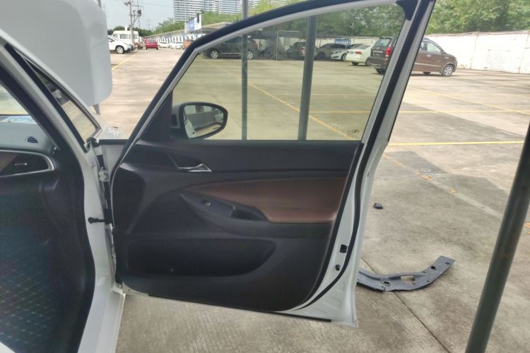 别克GL6 2019款 18T 6座互联尊贵型 国V中控内饰7005