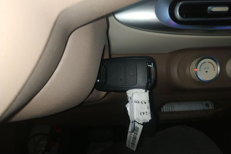 五菱汽车 宏光MINIEV 2025款 四门版 进阶款中控内饰7001