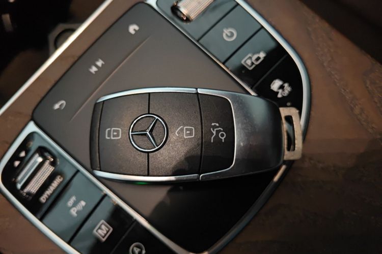 奔驰GLC 2022款 GLC 300 L 4MATIC 动感型臻藏版中控内饰7001