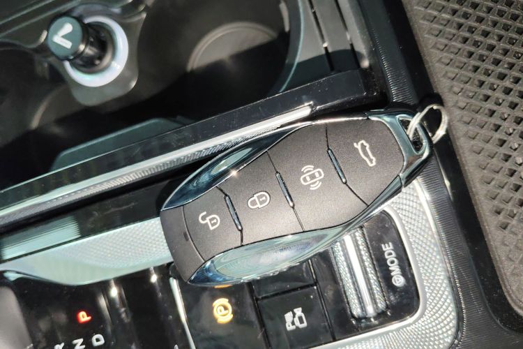 红旗H6 2025款 2.0T 致美版中控内饰7001