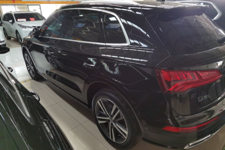 奥迪Q5L 2020款 45 TFSI 尊享运动型车身外观4