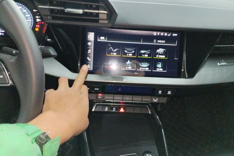 奥迪A3 2023款 改款 A3L Limousine 35 TFSI 进取致雅型中控内饰16