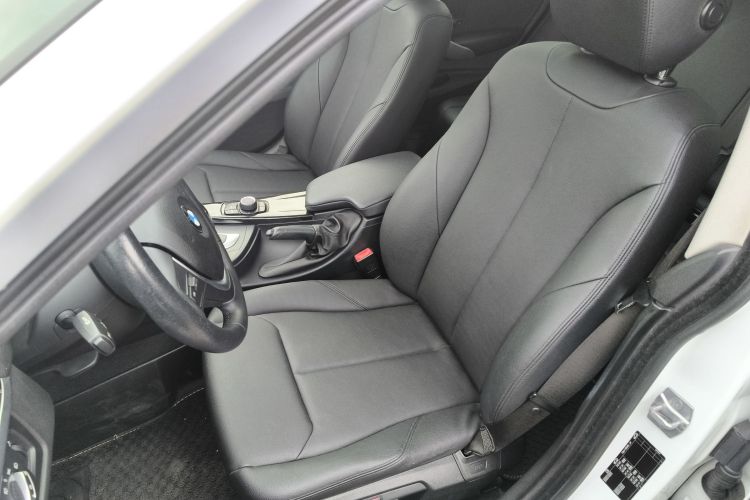 宝马3系GT 2017款 320i 时尚型中控内饰19