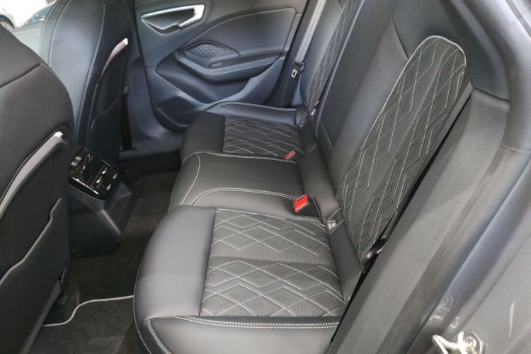 奥迪A5L Sportback 2026款 TFSI 150kW 尊享quattro型中控内饰21