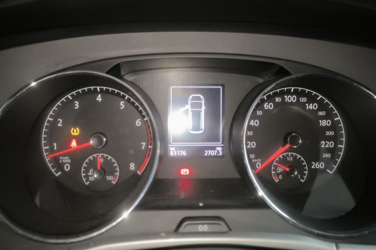 大众 2018款 途安L 1.6L 手动风尚版中控内饰14