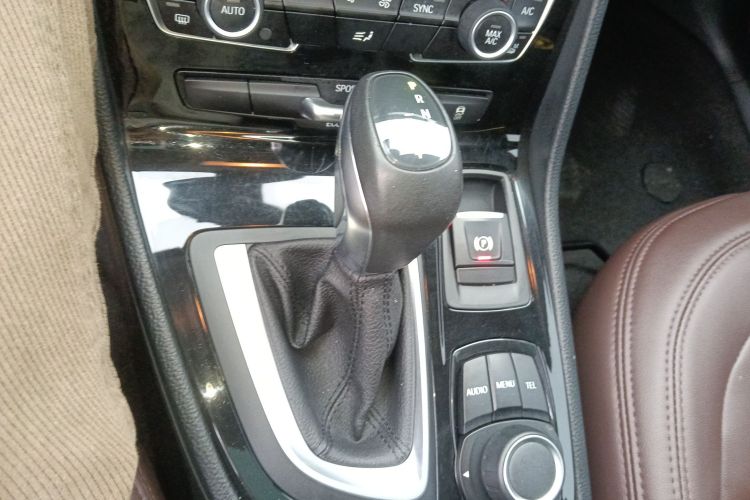 宝马2系旅行车 2016款 218i 领先型中控内饰18