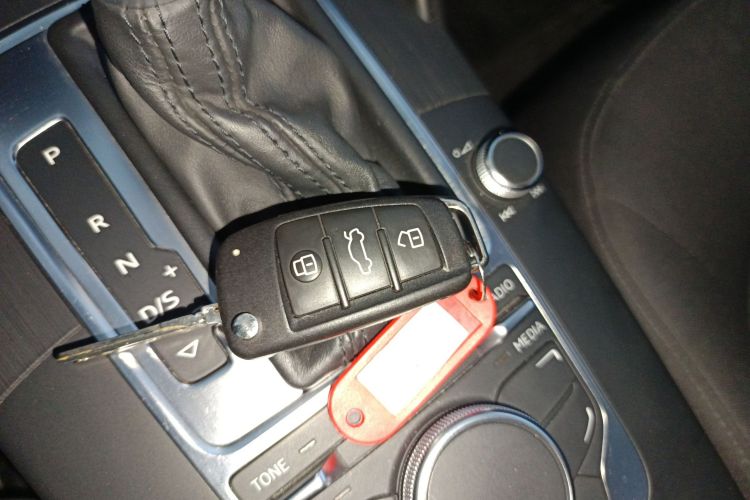 奥迪A3 2016款 Sportback 35 TFSI 进取型中控内饰11