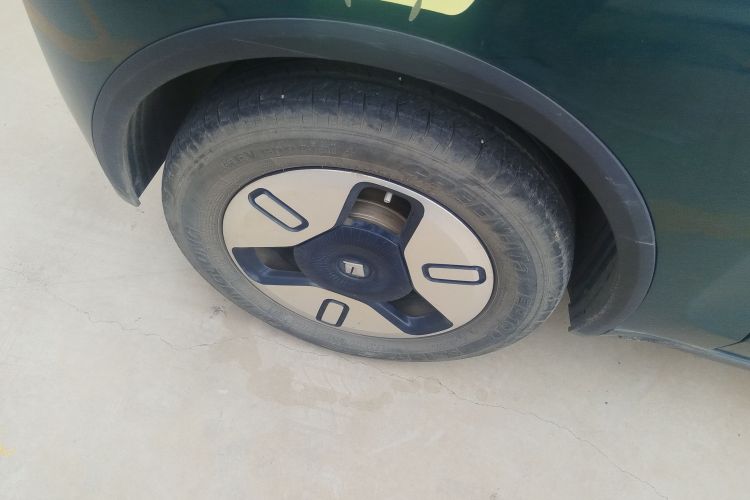 宝骏KiWi EV 2022款 设计师轻享版 三元锂车身外观6008