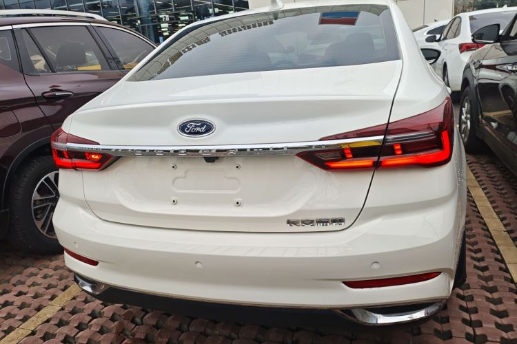 福特 福睿斯 2021款 1.5L 自动钻石版车身外观6