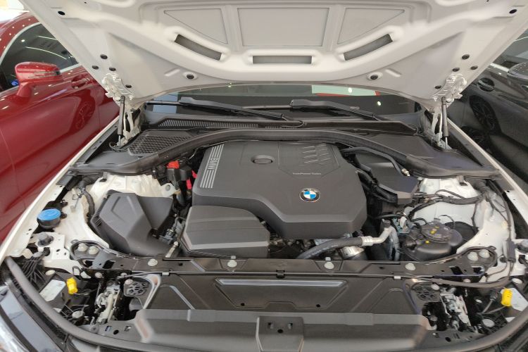 宝马3系 2023款 325i M运动套装机舱底盘24