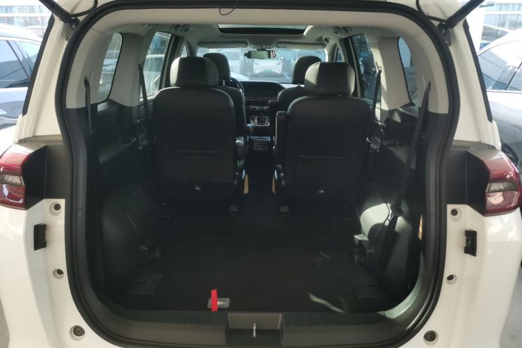 广汽传祺 传祺M6 2019款 270T DCT尊贵版（六座）国VI机舱底盘23