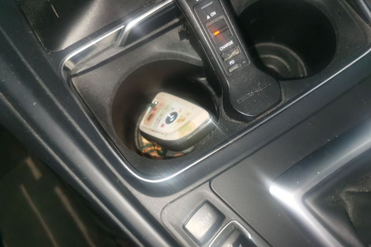 宝马3系 2018款 320i M运动曜夜版中控内饰11