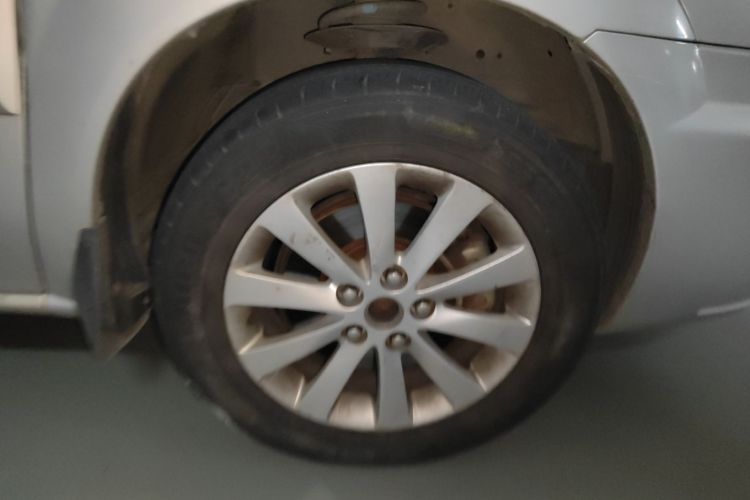 别克GL8 2011款 2.4L CT舒适版车身外观6007