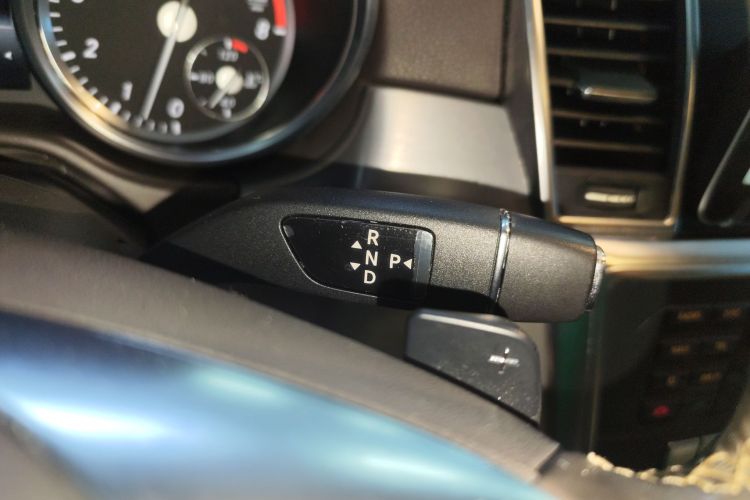 奔驰M级 2015款 ML 320 4MATIC局部细节18