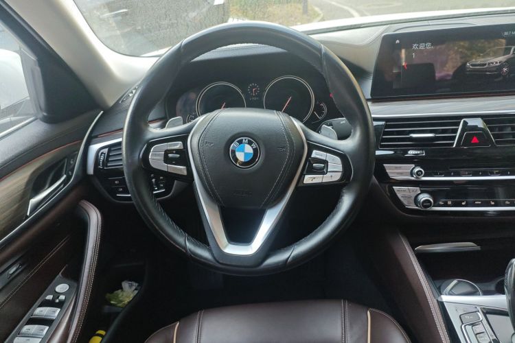 宝马5系 2018款 改款  530Li xDrive 豪华套装中控内饰13