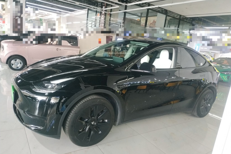 特斯拉 Model Y 2022款 后轮驱动版车身外观4