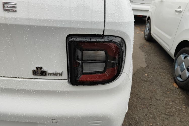 吉利银河 2024款 熊猫mini 200km 耐力熊车身外观9