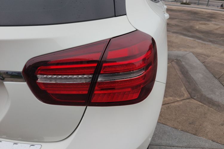 奔驰GLA 2019款 GLA 200 动感型车身外观9