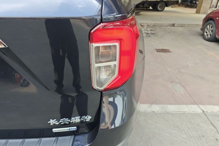 福特 探险者 2020款 EcoBoost 285 后驱风尚版 6座车身外观9