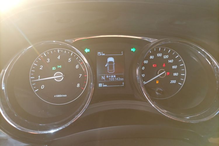 宝骏730 2016款 1.8L iAMT豪华型 7座中控内饰14