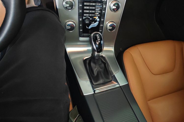 沃尔沃S60 2019款 S60L T5 智远版中控内饰18