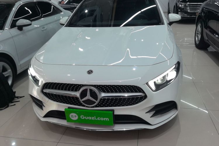 奔驰A级 2022款 改款二 A 200 L 运动轿车时尚型车身外观2