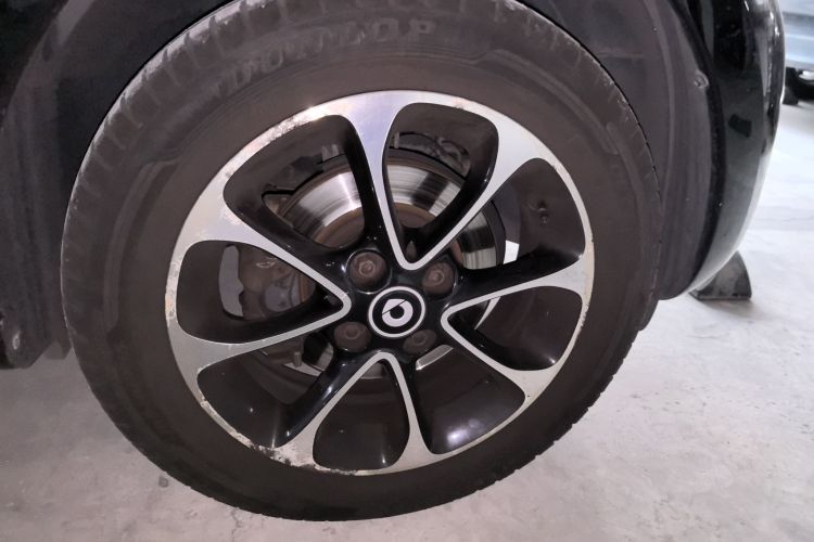 smart forfour 2018款 1.0L 52千瓦激情版车身外观10