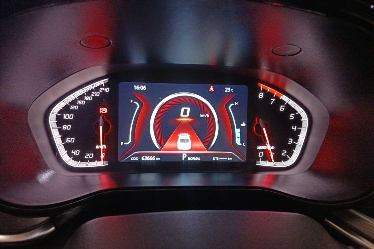 长安CS85 COUPE 2019款 1.5T DCT型版 国VI中控内饰14