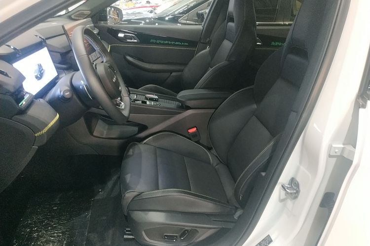 领克03 2025款 1.5TD DCT冠军版Pro中控内饰19