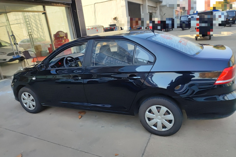 大众 桑塔纳 2015款 1.6L 手动风尚版车身外观4