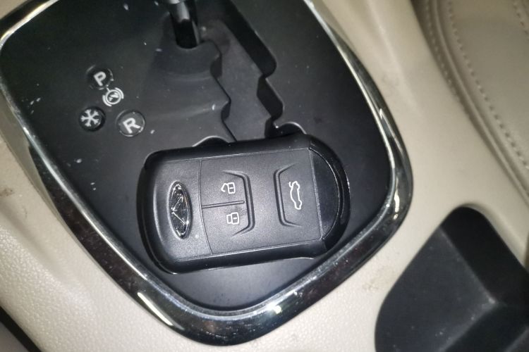 奇瑞 艾瑞泽7 2013款 1.6L CVT致享版中控内饰11