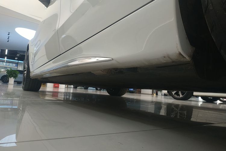 奔驰C级 2023款 改款 C 260 L 运动版局部细节9002