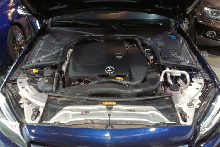 奔驰C级 2019款 C 260 运动版机舱底盘24