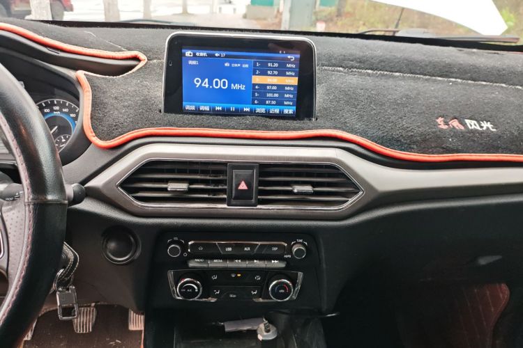 东风风光 风光S560 2018款 1.8L 手动都市型 7座中控内饰16