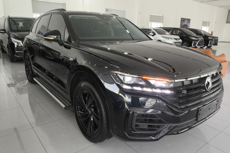 大众 途锐 2022款 3.0TSI 锐享版 曜黑运动套装车身外观3