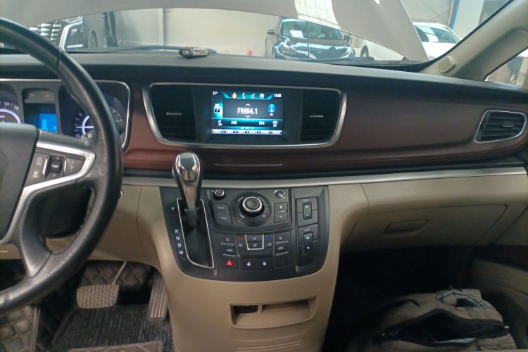 别克GL8 2017款 25S 豪华型 国V中控内饰16