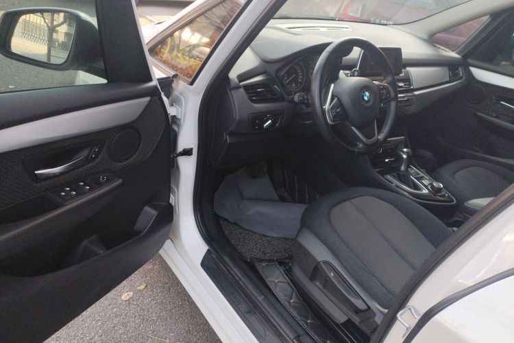 宝马2系多功能旅行车 2015款 218i 领先型中控内饰20