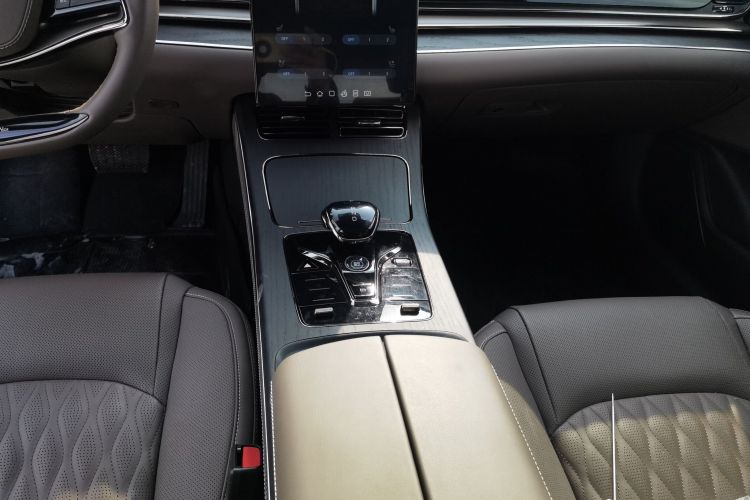 比亚迪 汉 2023款 DM-i 冠军版 121KM 尊享型中控内饰18