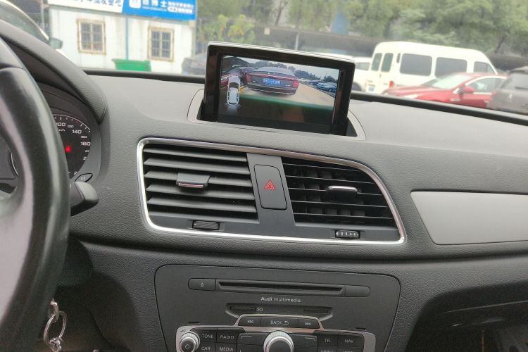 奥迪Q3 2015款 30 TFSI 进取型中控内饰16