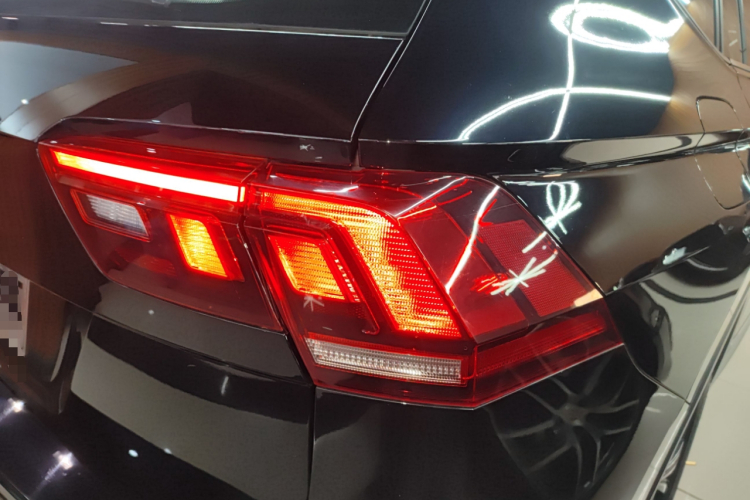 大众 途观L 2021款 330TSI 自动两驱智享版车身外观9