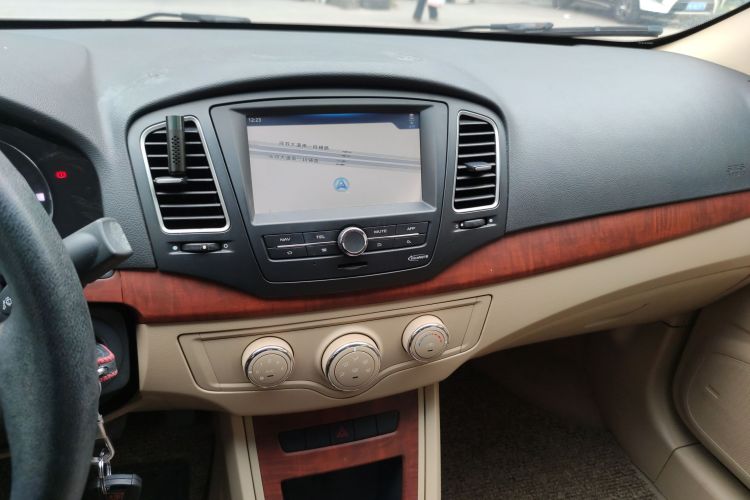 荣威350 2014款 1.5L 自动迅悦版局部细节16