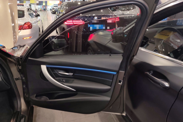 宝马3系 2018款 320i M运动套装中控内饰7005