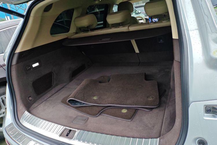 鸿蒙智行 问界M7 2024款 1.5T 后驱Plus版 5座机舱底盘23