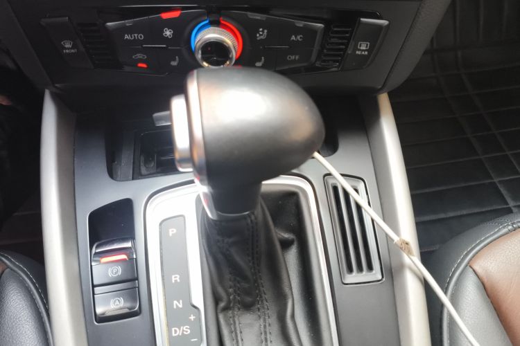 奥迪Q5 2017款 40 TFSI 进取型中控内饰18