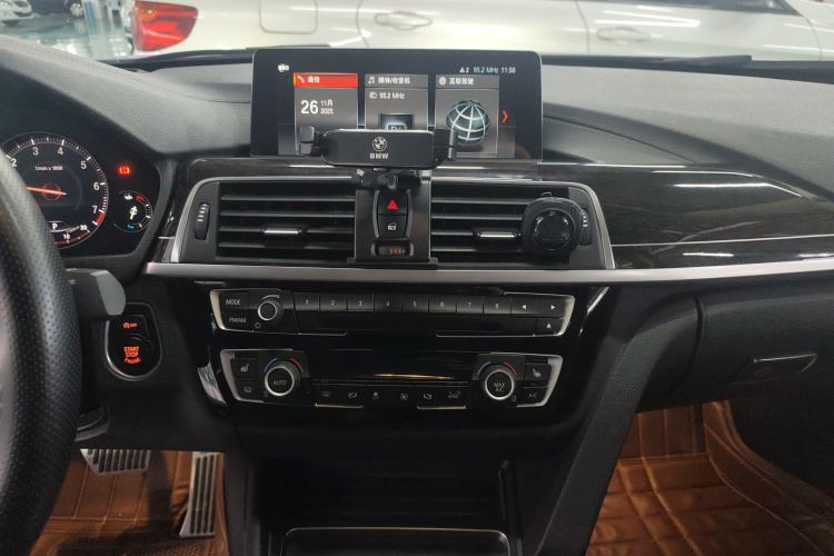 宝马3系 2018款 320Li M运动曜夜版中控内饰16