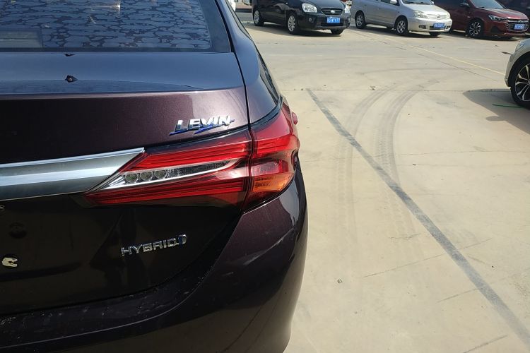 丰田 雷凌 2017款 改款双擎 1.8H GS E-CVT精英天窗版 国V车身外观9